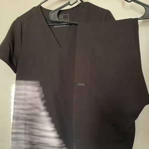 FIGS Black Scrub Set Casma 3-Pocket Top & Zamora Petite Joggers Small Like New